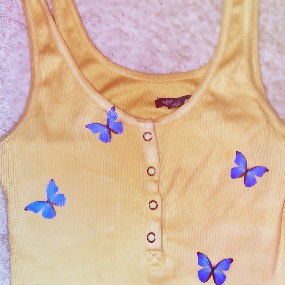 Handmade button butterfly crop tank !!